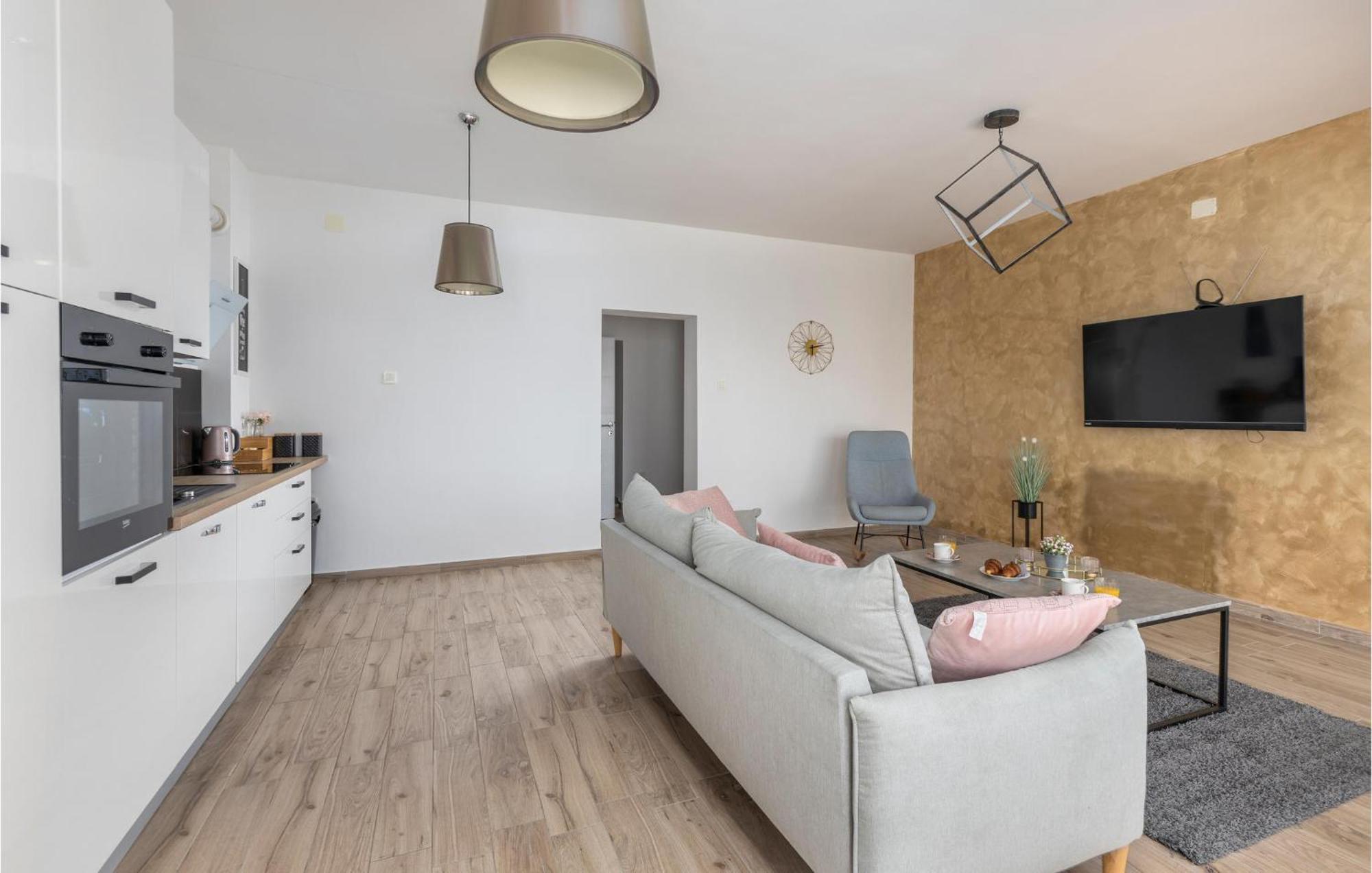 Amazing Apartment In Rijeka With Wifi Exterior foto